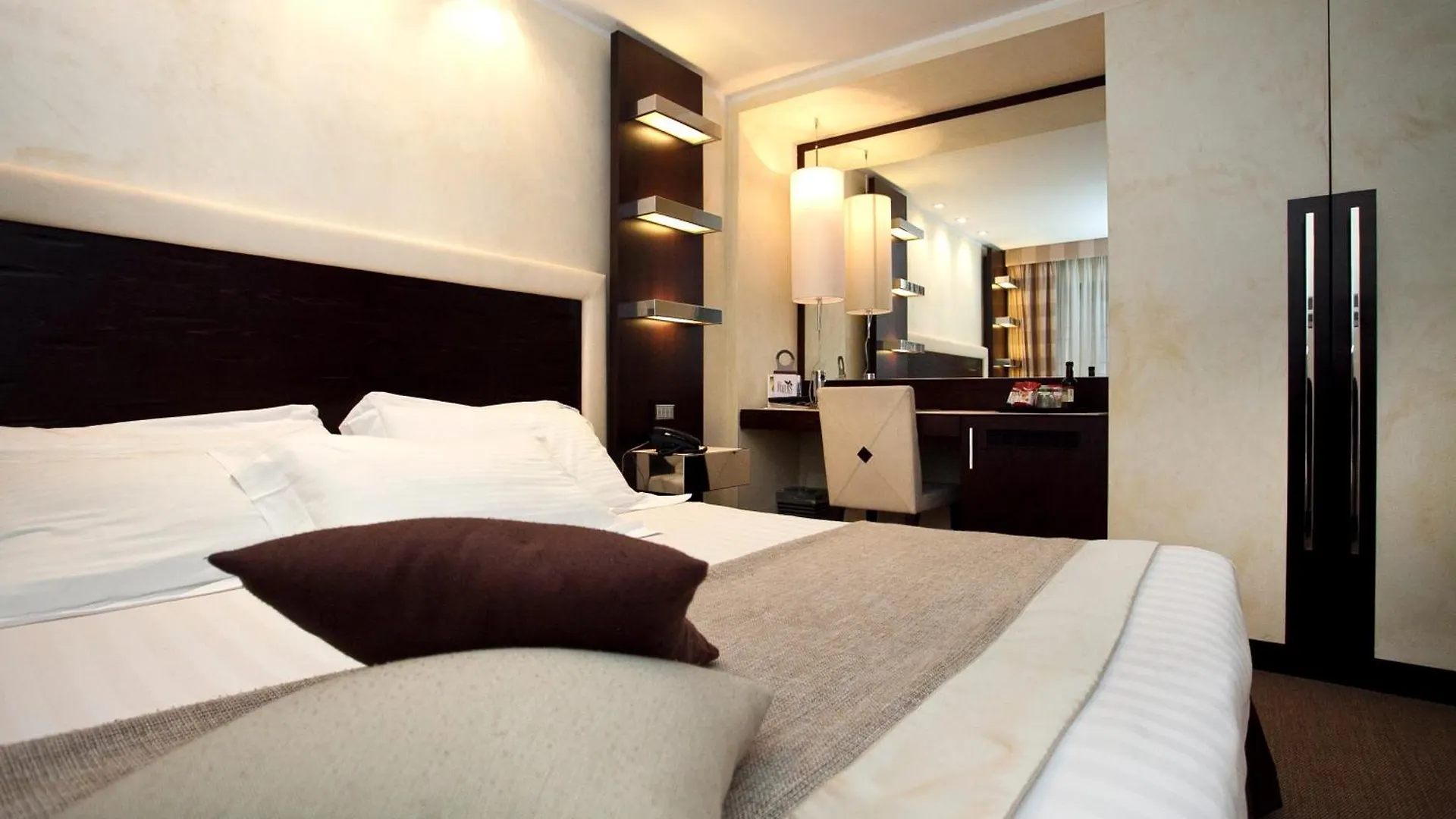 Les Fleurs Luxury House Guest House Rome Italy