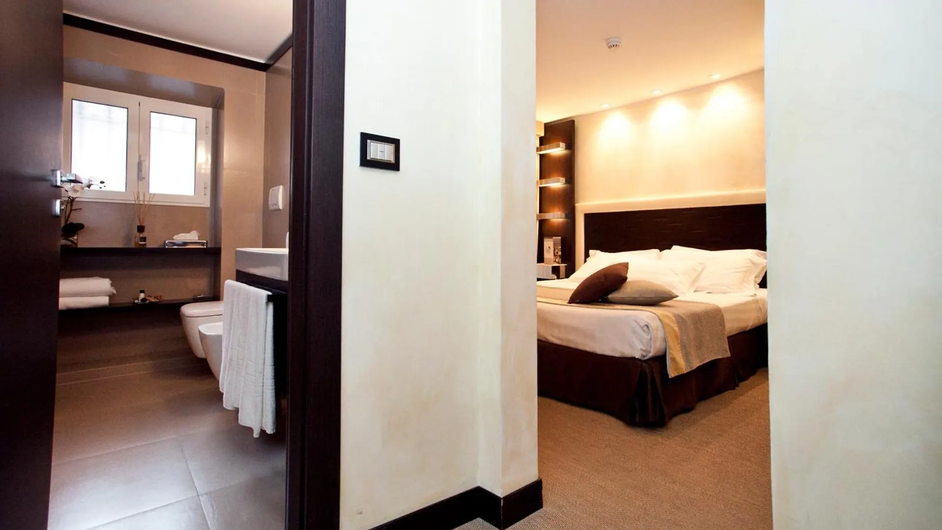 Les Fleurs Luxury House Guest House Rome 3*,  Italy