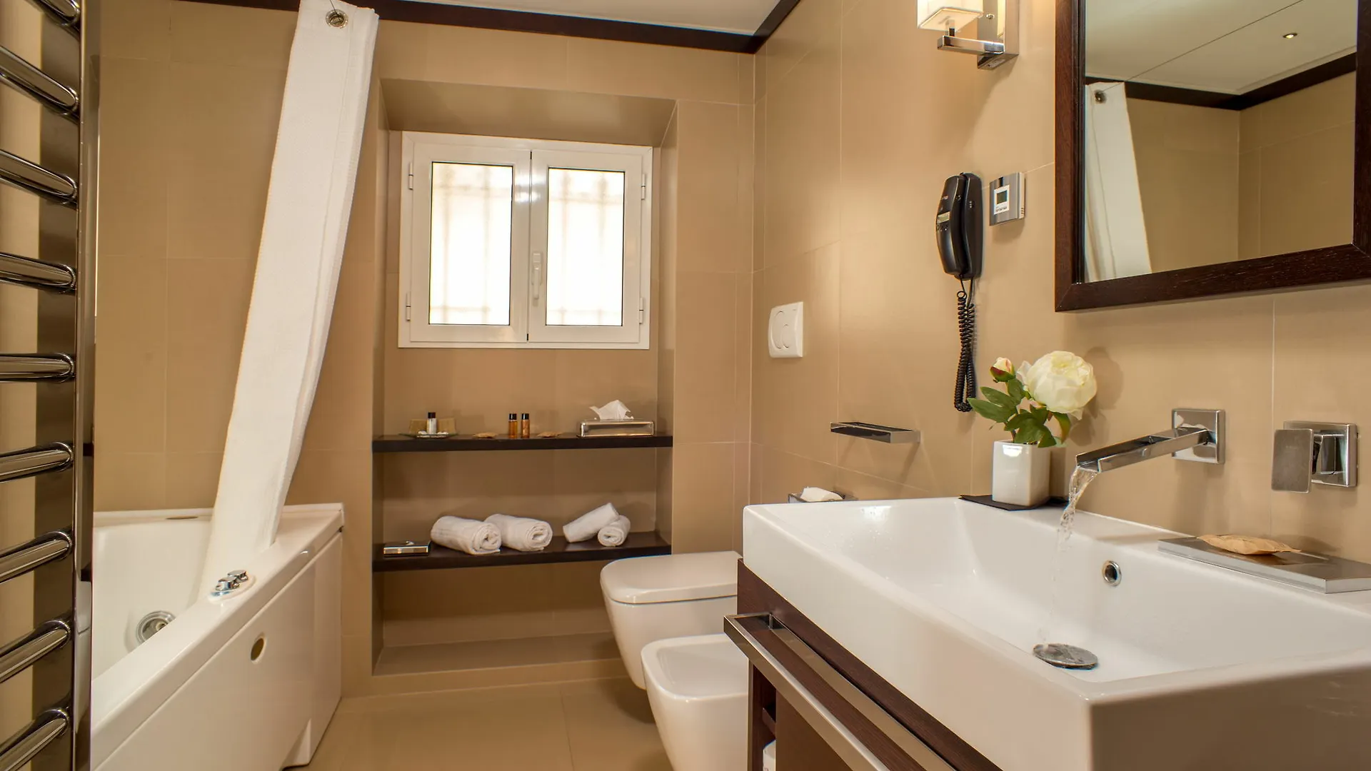 Les Fleurs Luxury House Guest House Rome Italy