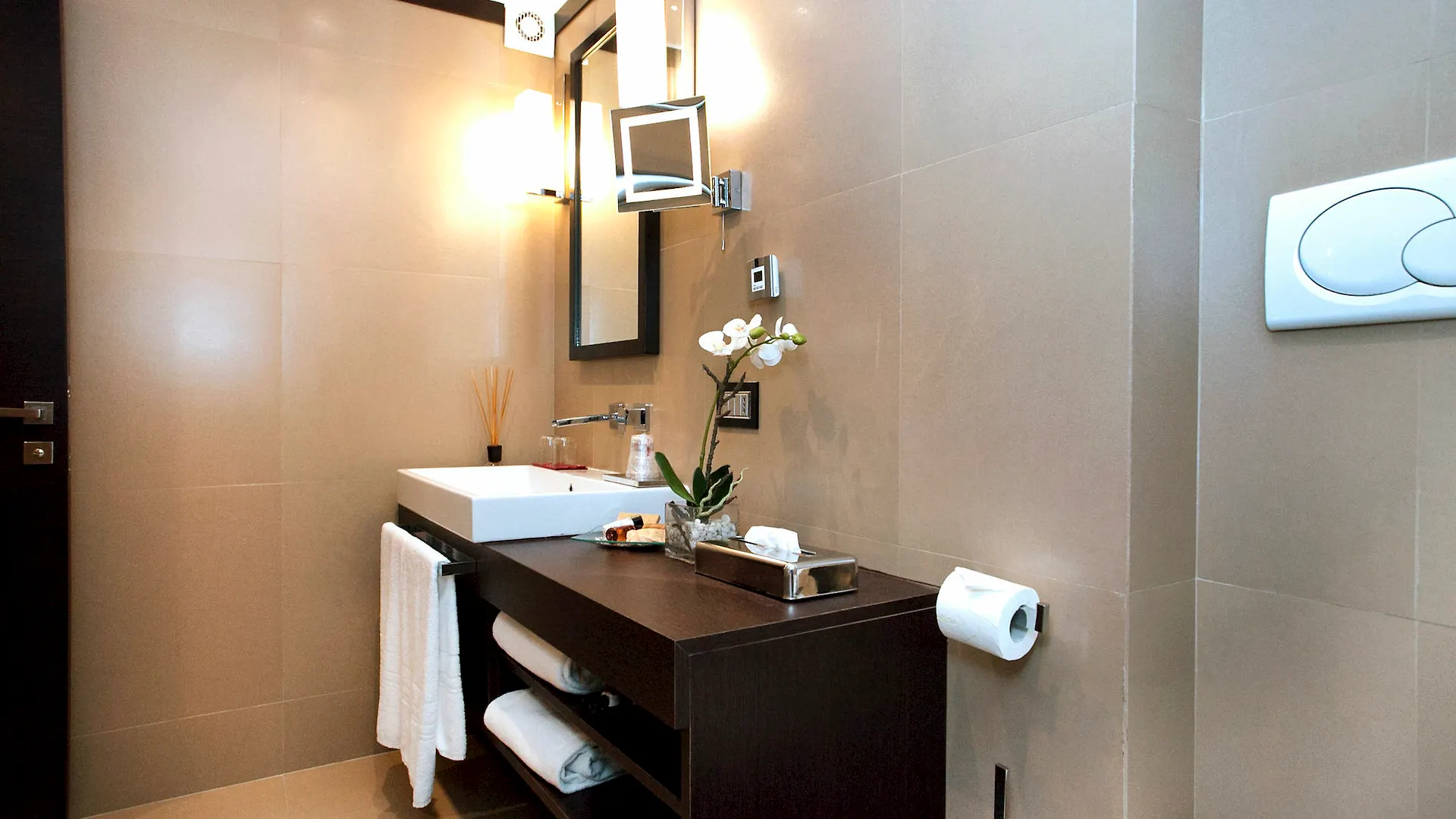 Les Fleurs Luxury House Guest House Rome 3*,  Italy